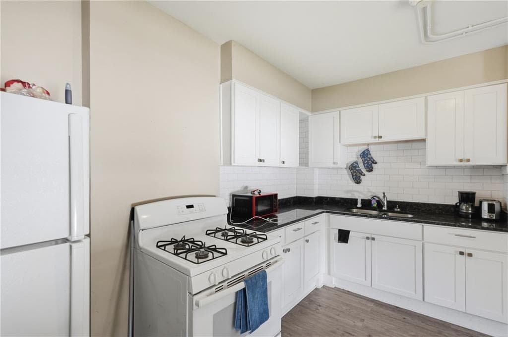 Multi Family at 78 Serrel Sweet Road, Johnston, photo 4 of 32