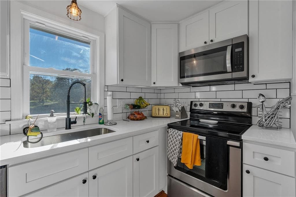 Single Family Residence at 604 Boyds Lane, Portsmouth, photo 13 of 49