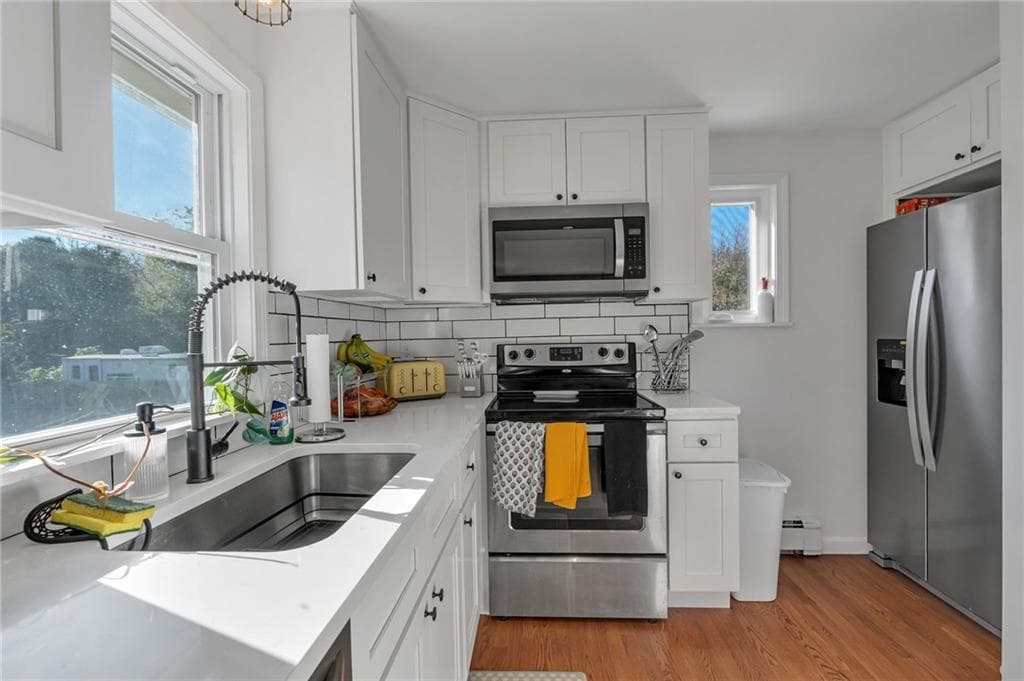 Single Family Residence at 604 Boyds Lane, Portsmouth, photo 14 of 49