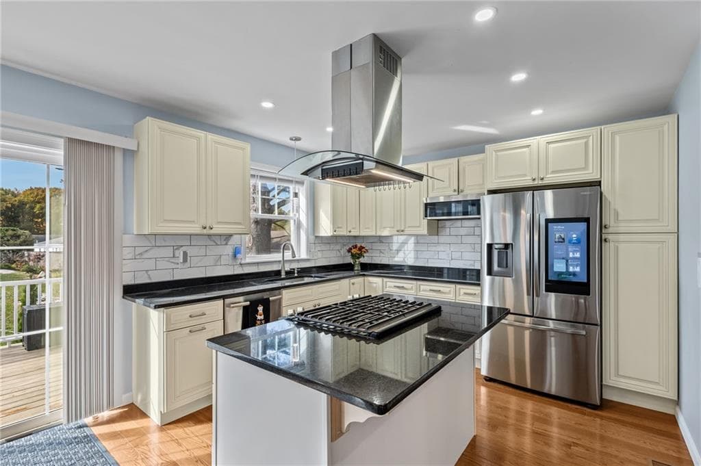 Single Family Residence at 188 Smithfield Road, North Providence, photo 16 of 40