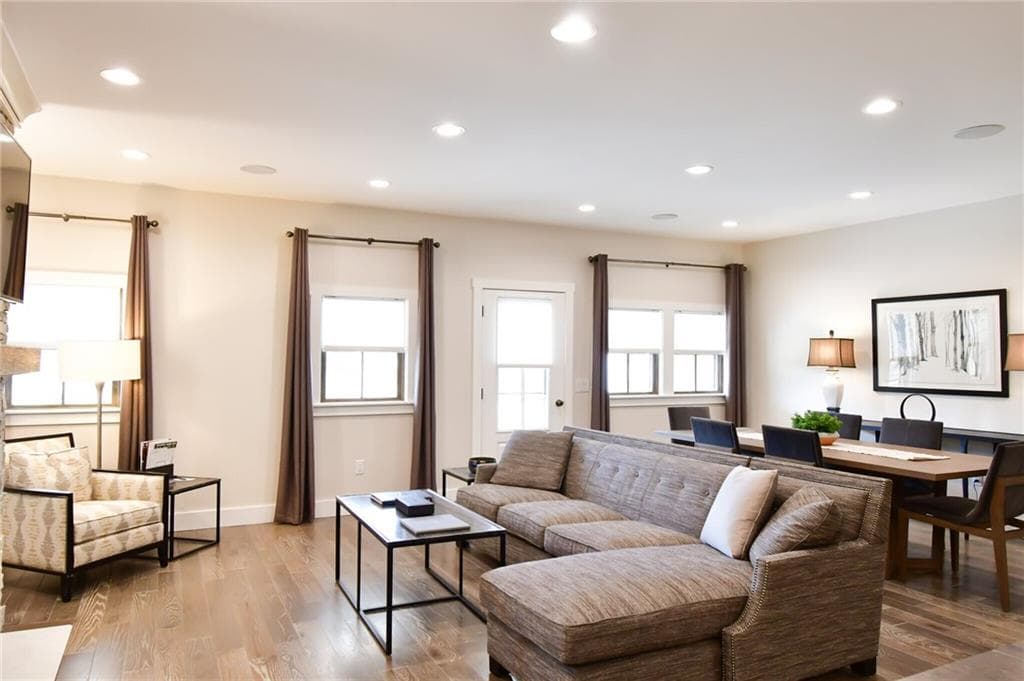 Condominium at 2 C White Hawk Ridge, Richmond, photo 12 of 30