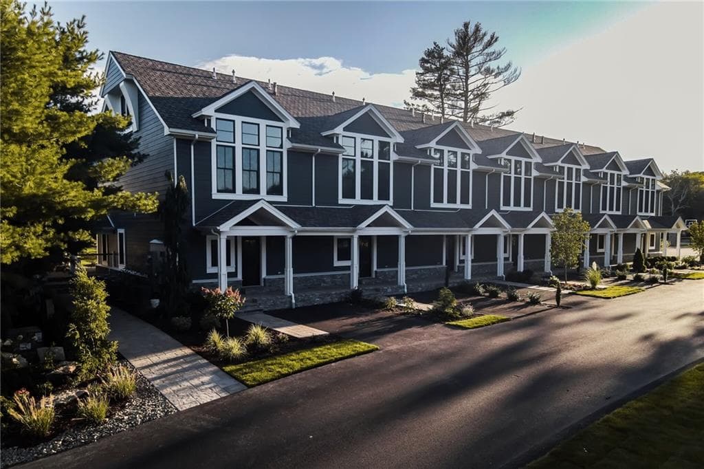2 C White Hawk Ridge