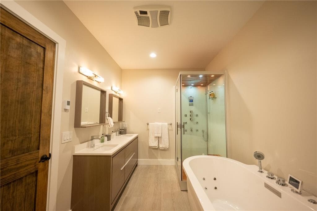 Condominium at 2 C White Hawk Ridge, Richmond, photo 20 of 30