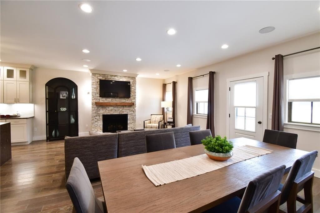 Condominium at 2 C White Hawk Ridge, Richmond, photo 18 of 30