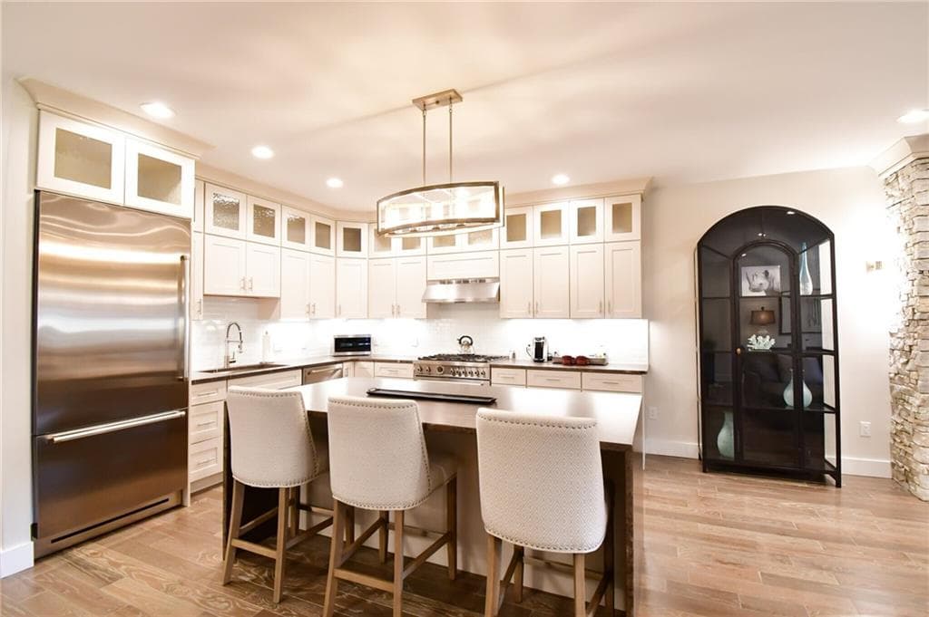 Condominium at 2 C White Hawk Ridge, Richmond, photo 15 of 30