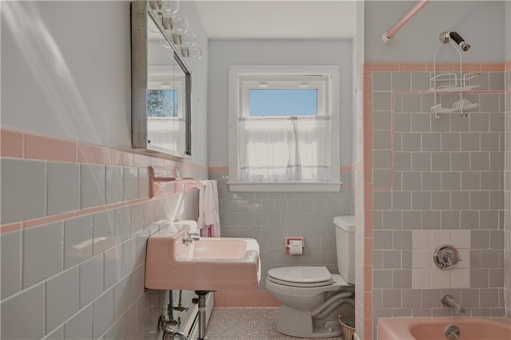 Single Family Residence at 123 Ruggles Avenue, Newport, photo 23 of 31