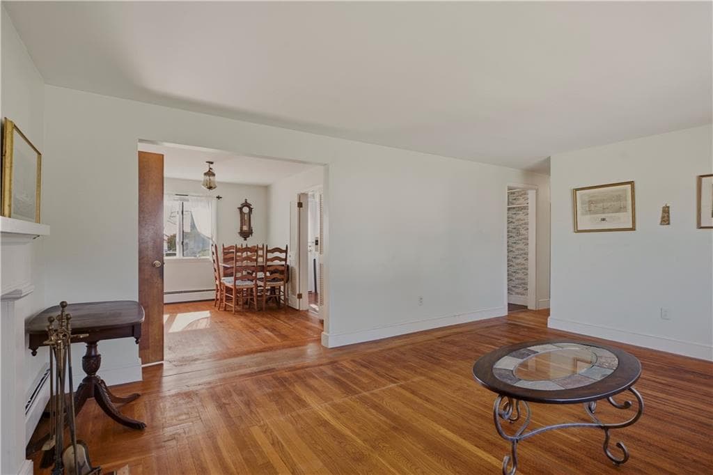 Single Family Residence at 123 Ruggles Avenue, Newport, photo 13 of 31