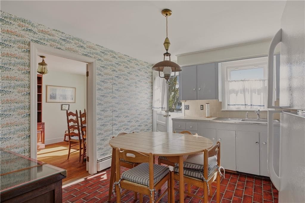 Single Family Residence at 123 Ruggles Avenue, Newport, photo 17 of 31