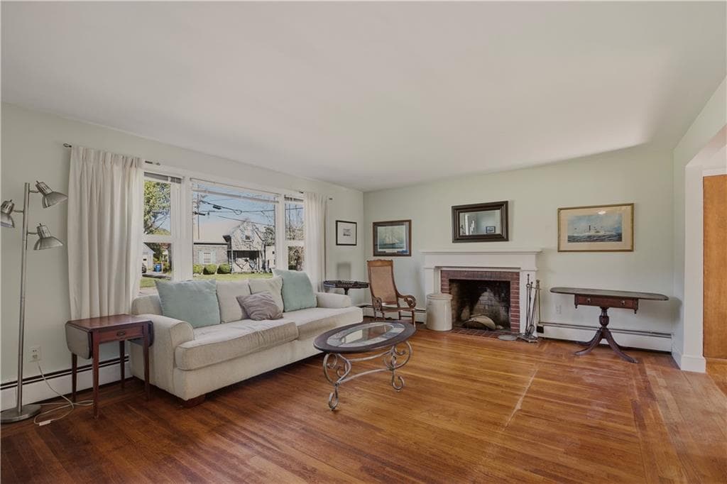 Single Family Residence at 123 Ruggles Avenue, Newport, photo 12 of 31
