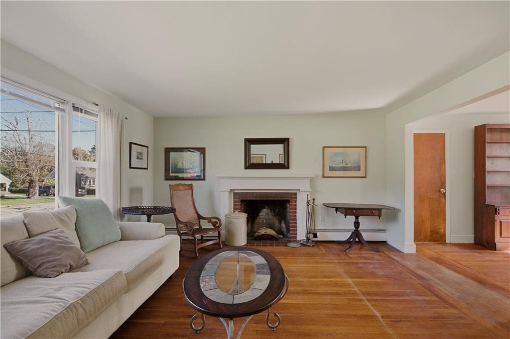 Single Family Residence at 123 Ruggles Avenue, Newport, photo 14 of 31