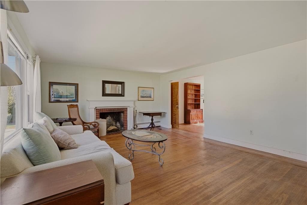 Single Family Residence at 123 Ruggles Avenue, Newport, photo 11 of 31