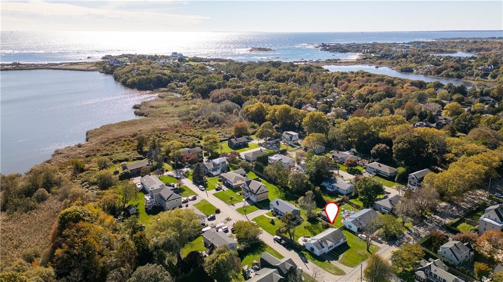 Single Family Residence at 123 Ruggles Avenue, Newport, photo 8 of 31