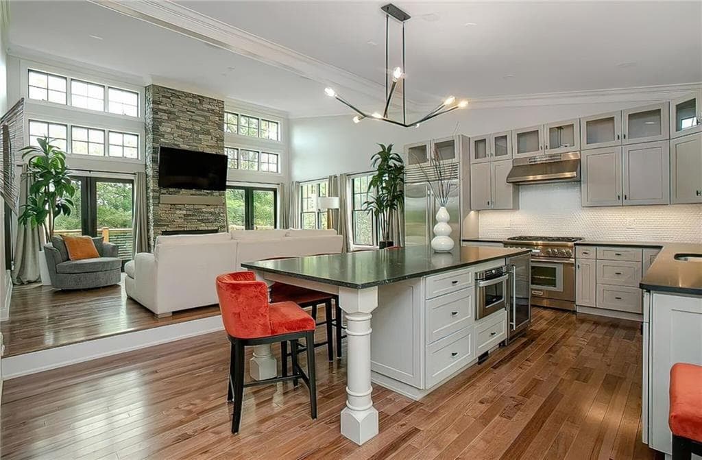 Condominium at 6 Honey Pot Hook Road, Richmond, photo 16 of 35