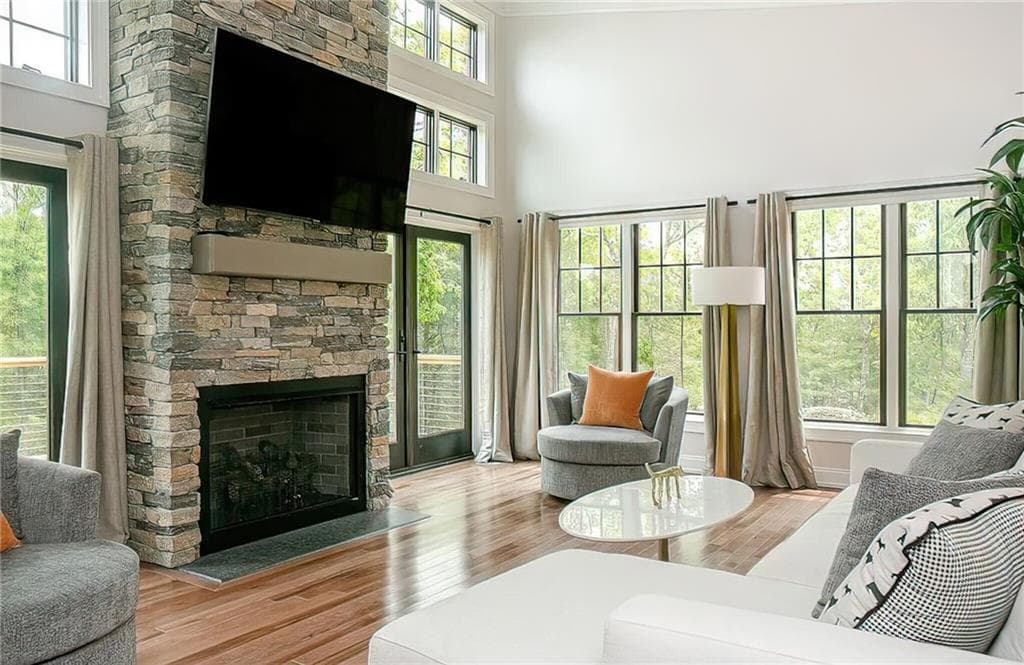 Condominium at 6 Honey Pot Hook Road, Richmond, photo 9 of 35