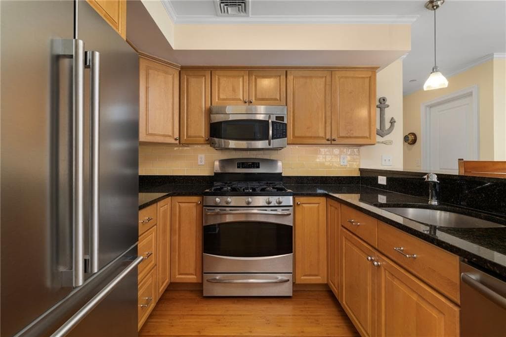 Condominium at 20 NARRAGANSETT Avenue UNIT 904, Narragansett, photo 10 of 49
