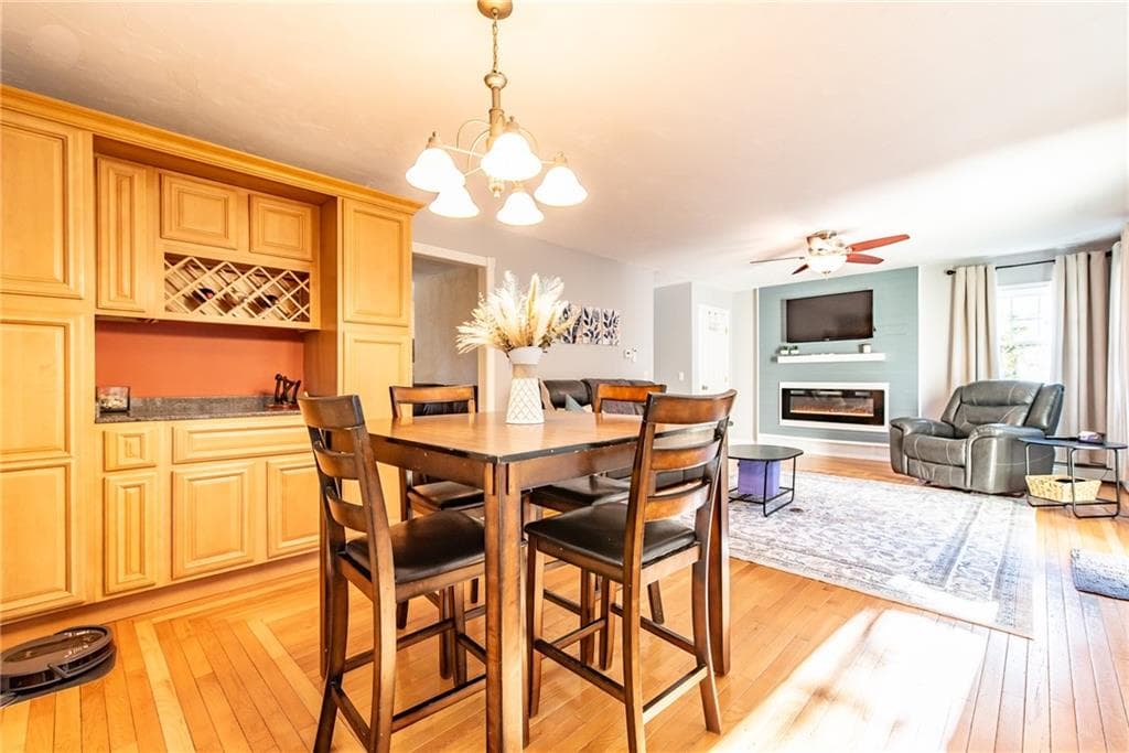Single Family Residence at 20 Dexter Rock Road, Lincoln, photo 6 of 36