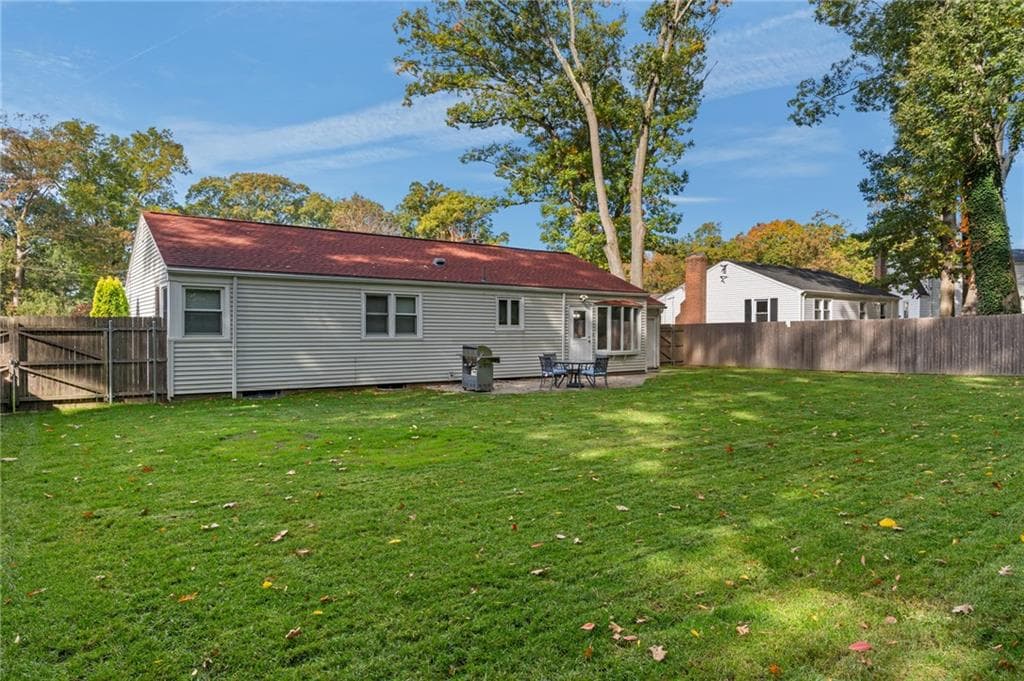 Single Family Residence at 20 Woodhill Drive, Cranston, photo 2 of 21