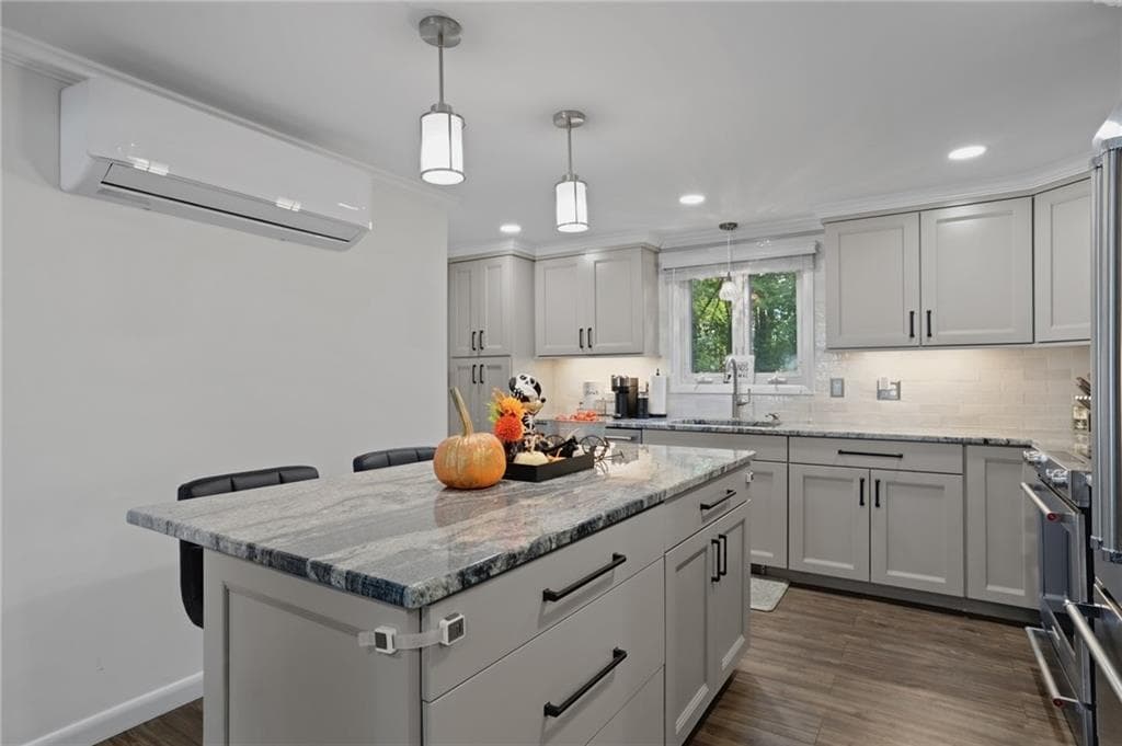 Single Family Residence at 20 Woodhill Drive, Cranston, photo 6 of 21
