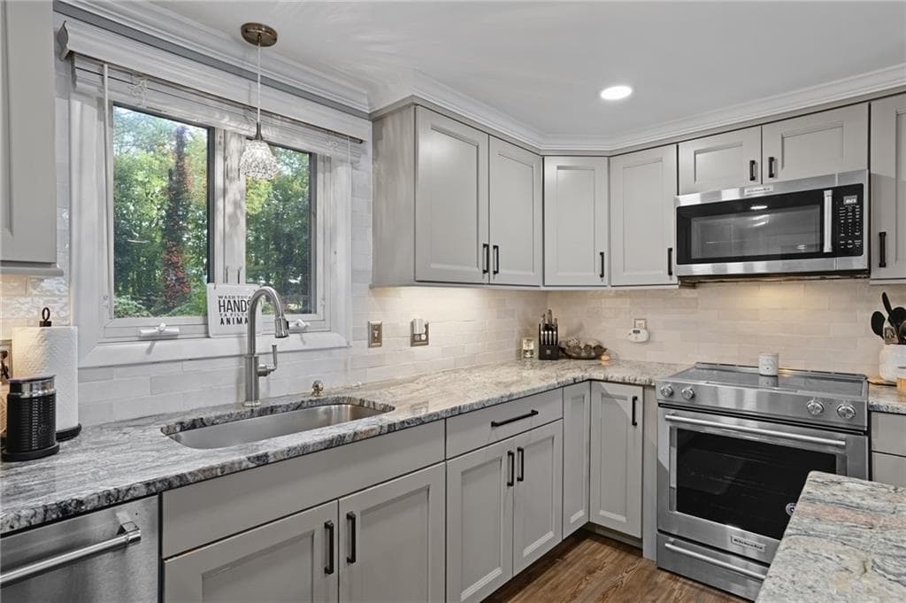 Single Family Residence at 20 Woodhill Drive, Cranston, photo 7 of 21