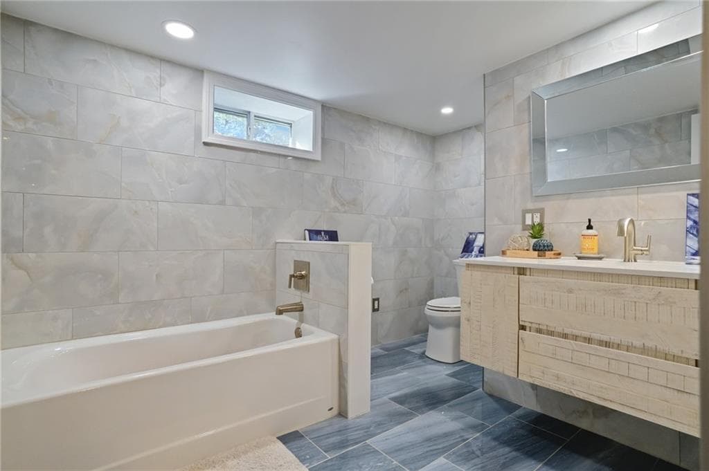 Single Family Residence at 20 Woodhill Drive, Cranston, photo 20 of 21