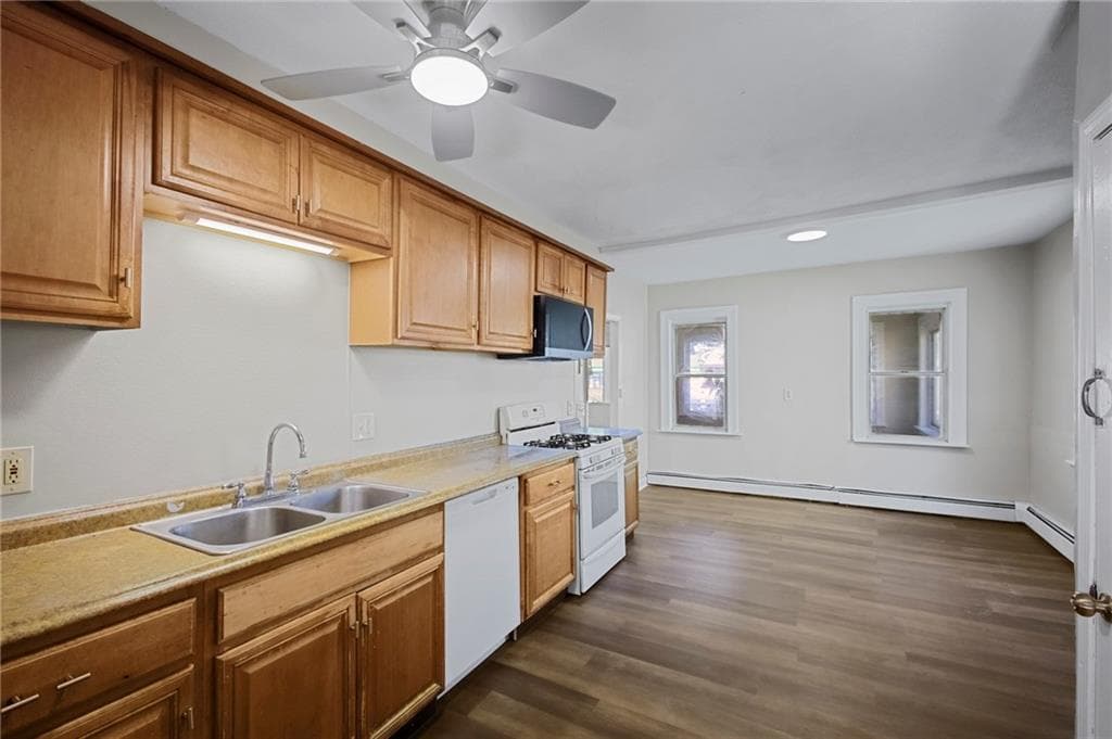 Single Family Residence at 974 Manton Avenue, Providence, photo 5 of 21