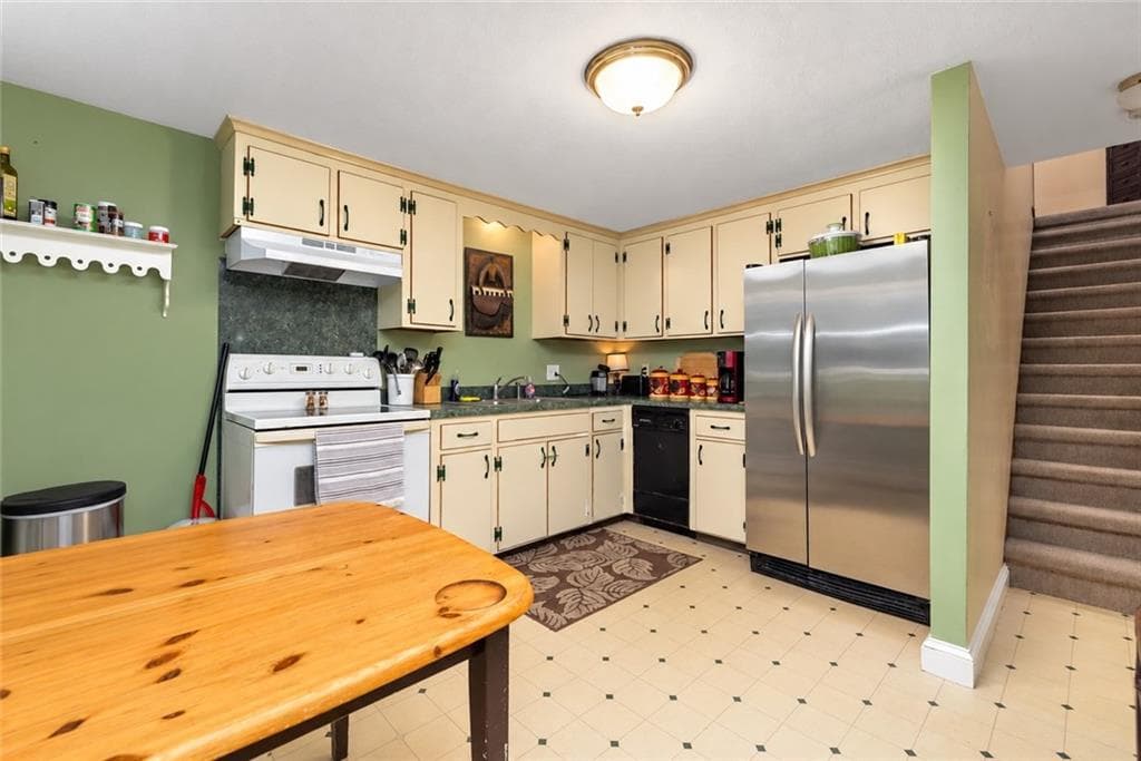 Multi Family at 495 Lafayette Road, North Kingstown, photo 2 of 28