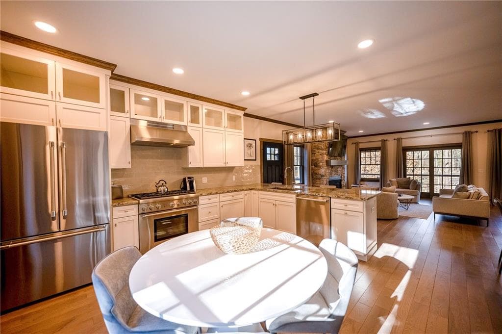 Condominium at 5 A Gardenia Drive, Richmond, photo 10 of 21