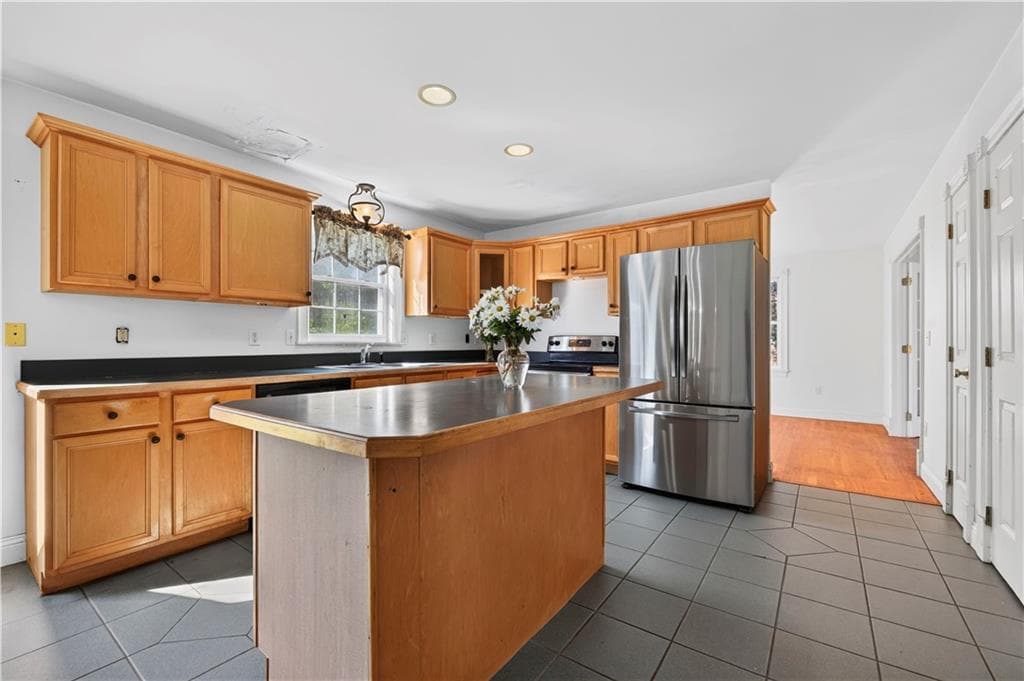 Single Family Residence at 52 Petal Lane, South Kingstown, photo 13 of 36