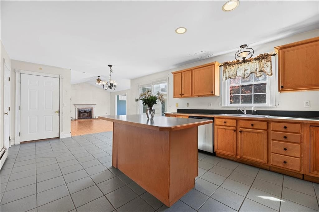 Single Family Residence at 52 Petal Lane, South Kingstown, photo 11 of 36