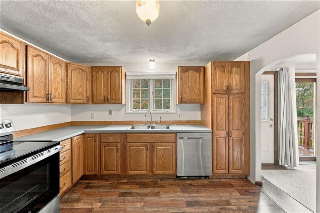 Single Family Residence at 4 Grancera Drive, Hopkinton, photo 4 of 37