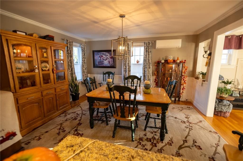 Single Family Residence at 506 Fair Street, Warwick, photo 6 of 25