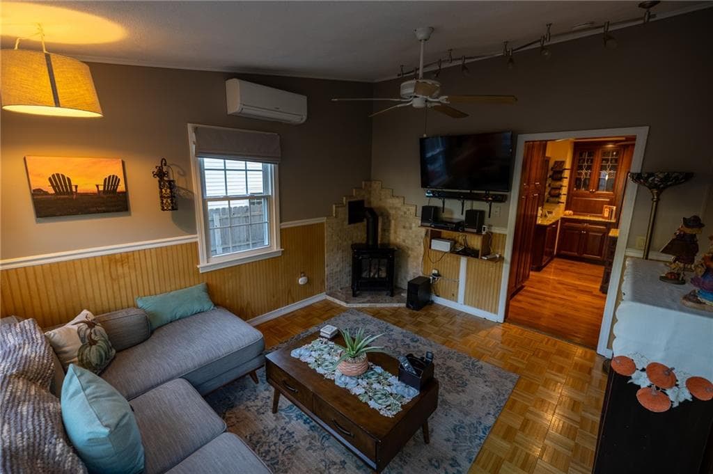 Single Family Residence at 506 Fair Street, Warwick, photo 12 of 25
