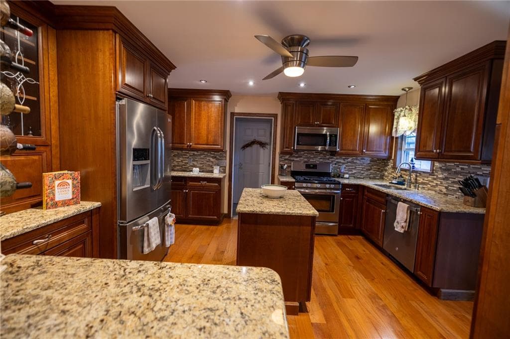 Single Family Residence at 506 Fair Street, Warwick, photo 7 of 25