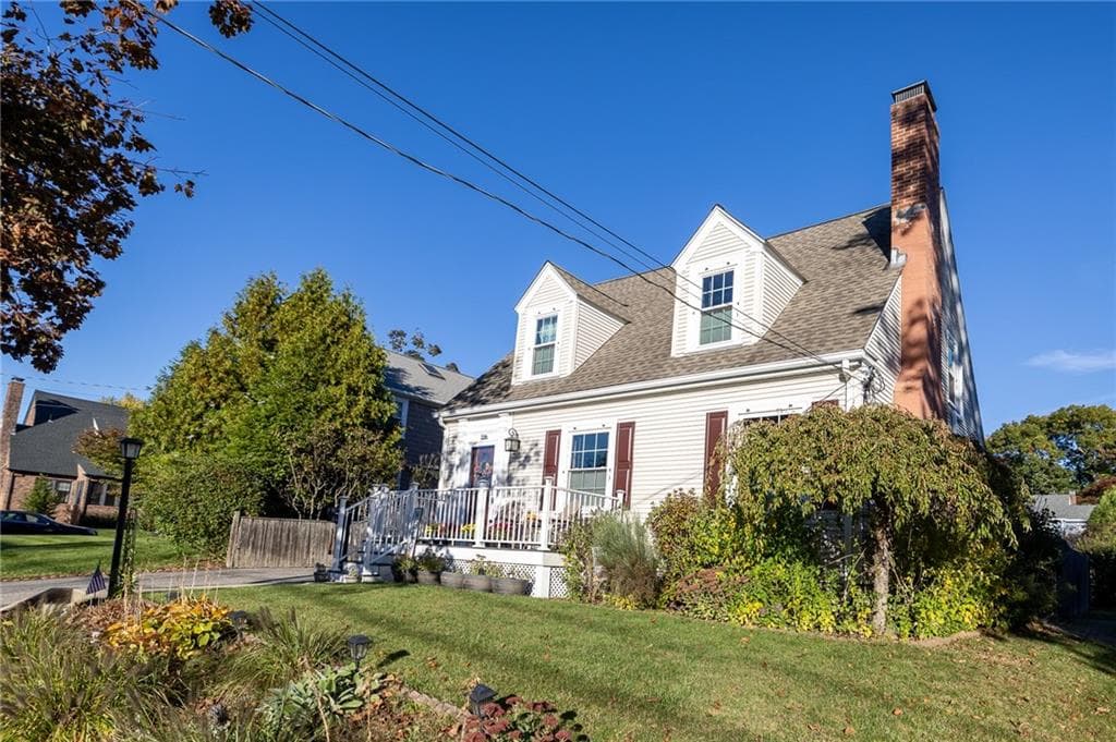 Single Family Residence at 506 Fair Street, Warwick, photo 3 of 25