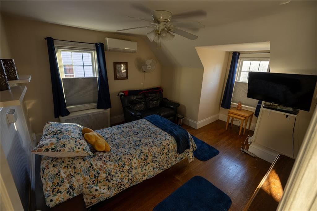 Single Family Residence at 506 Fair Street, Warwick, photo 20 of 25