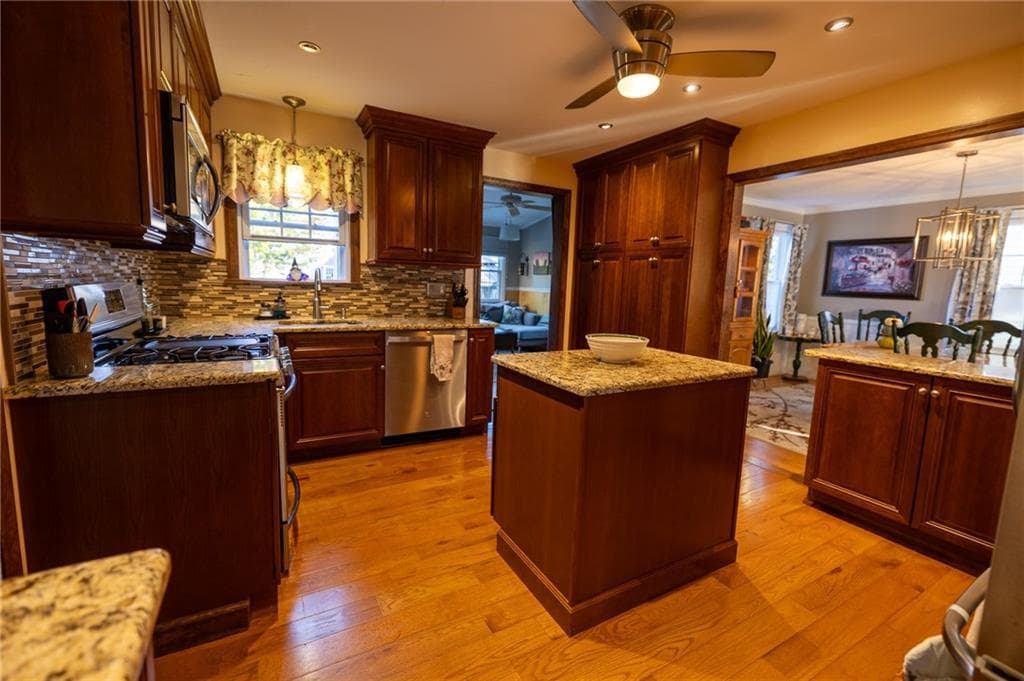 Single Family Residence at 506 Fair Street, Warwick, photo 9 of 25