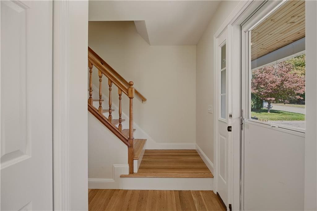 Single Family Residence at 41 Tefft Ridge Lane, South Kingstown, photo 6 of 50