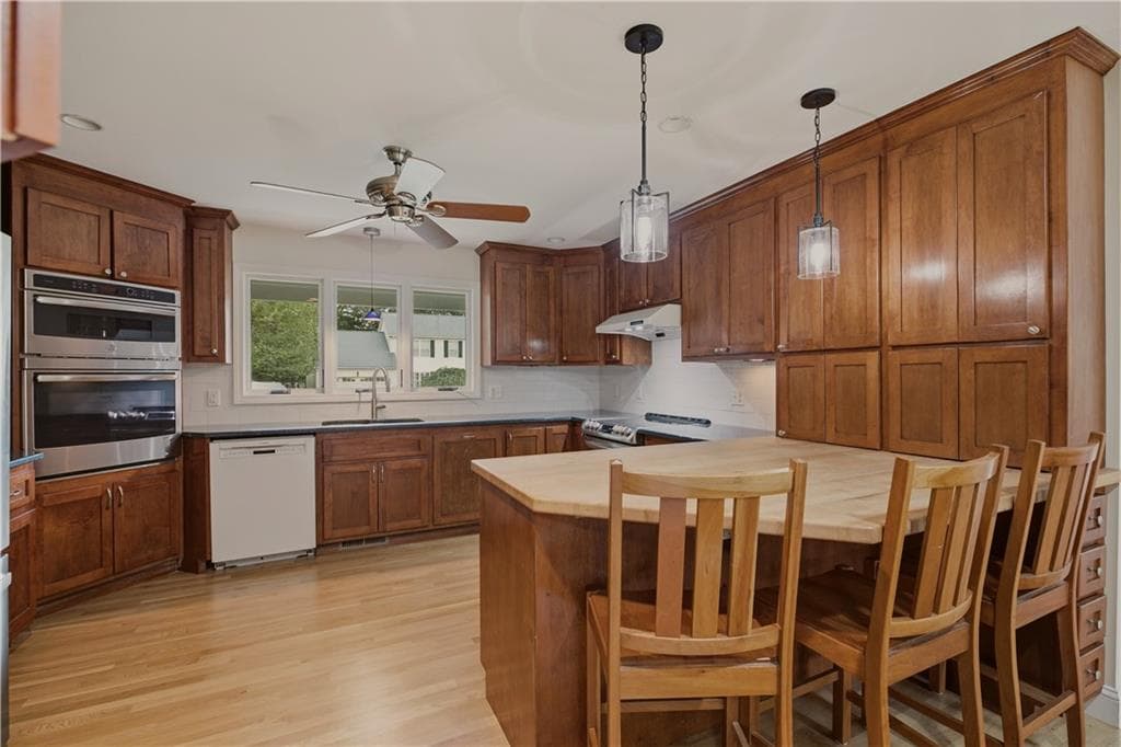 Single Family Residence at 41 Tefft Ridge Lane, South Kingstown, photo 14 of 50