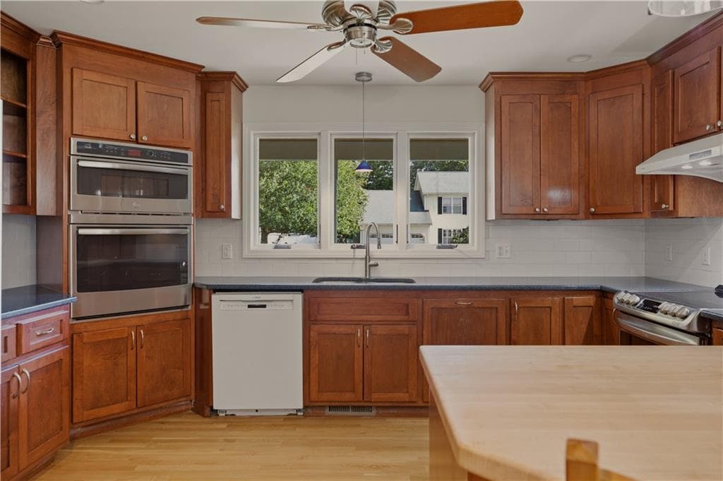Single Family Residence at 41 Tefft Ridge Lane, South Kingstown, photo 15 of 50