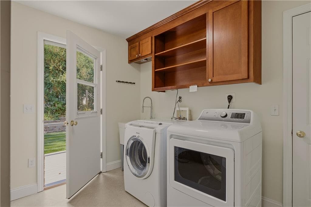 Single Family Residence at 41 Tefft Ridge Lane, South Kingstown, photo 19 of 50