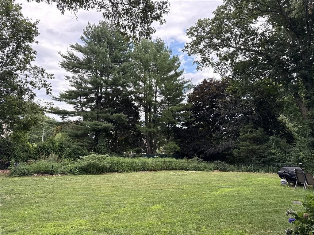 Single Family Residence at 15 Baneberry Drive, Cranston, photo 4 of 19