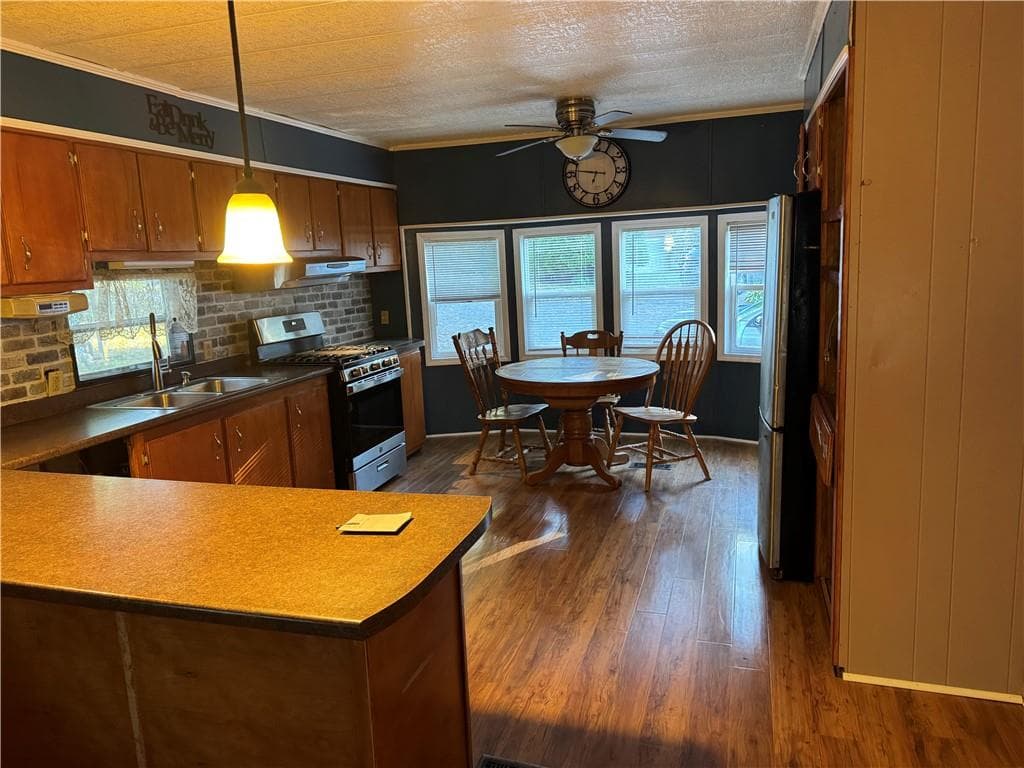 Single Family Residence at 480 South County Trail, Exeter, photo 8 of 12