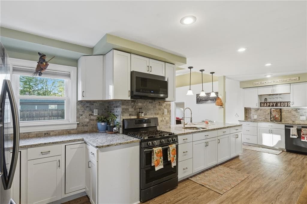 Single Family Residence at 99 George Arden Avenue, Warwick, photo 7 of 50