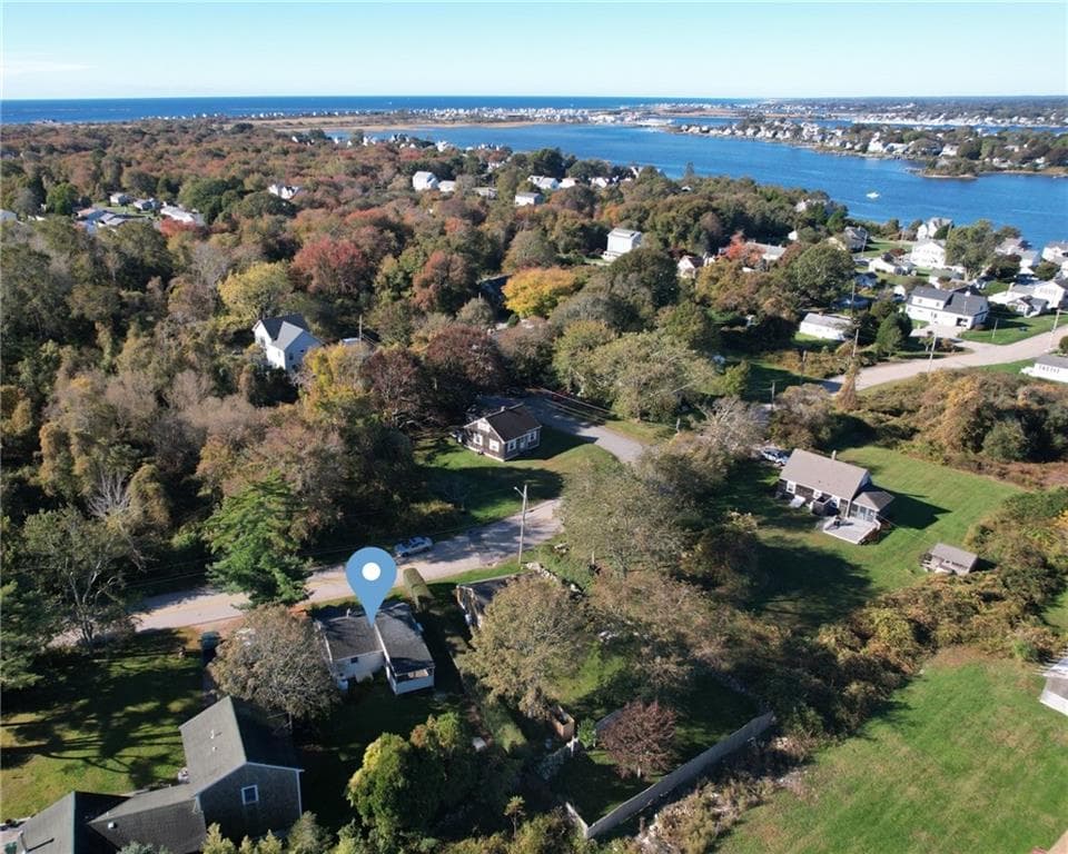 Single Family Residence at 39 Green Kinyon Driftway, Narragansett, photo 2 of 25