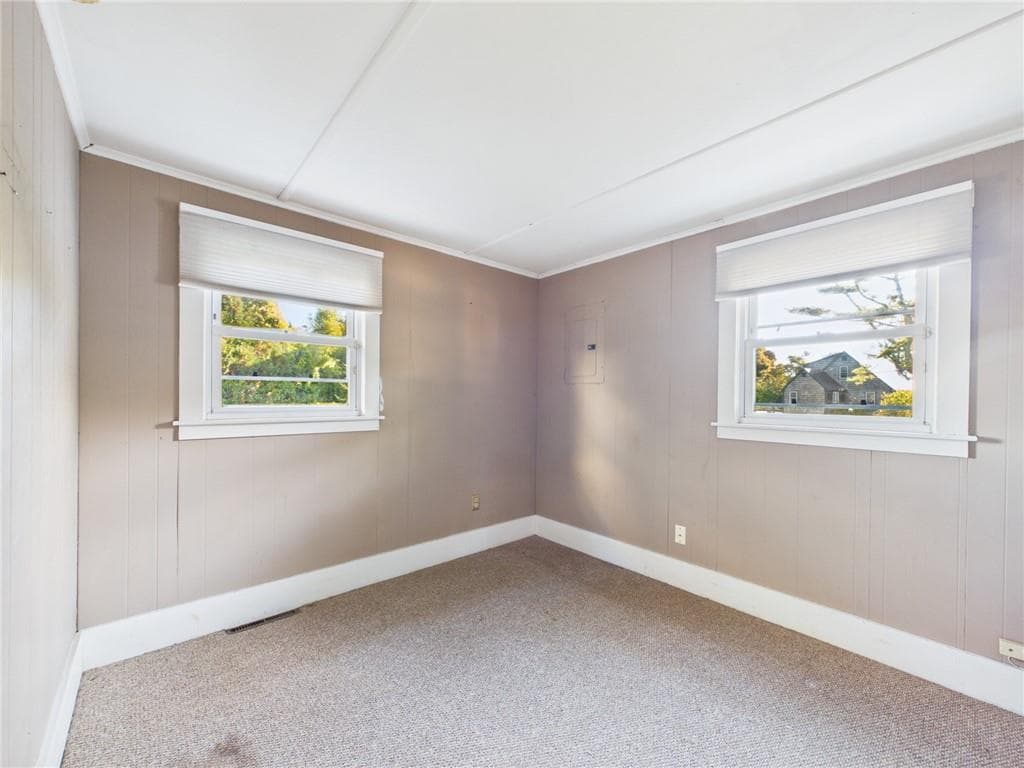 Single Family Residence at 39 Green Kinyon Driftway, Narragansett, photo 14 of 25