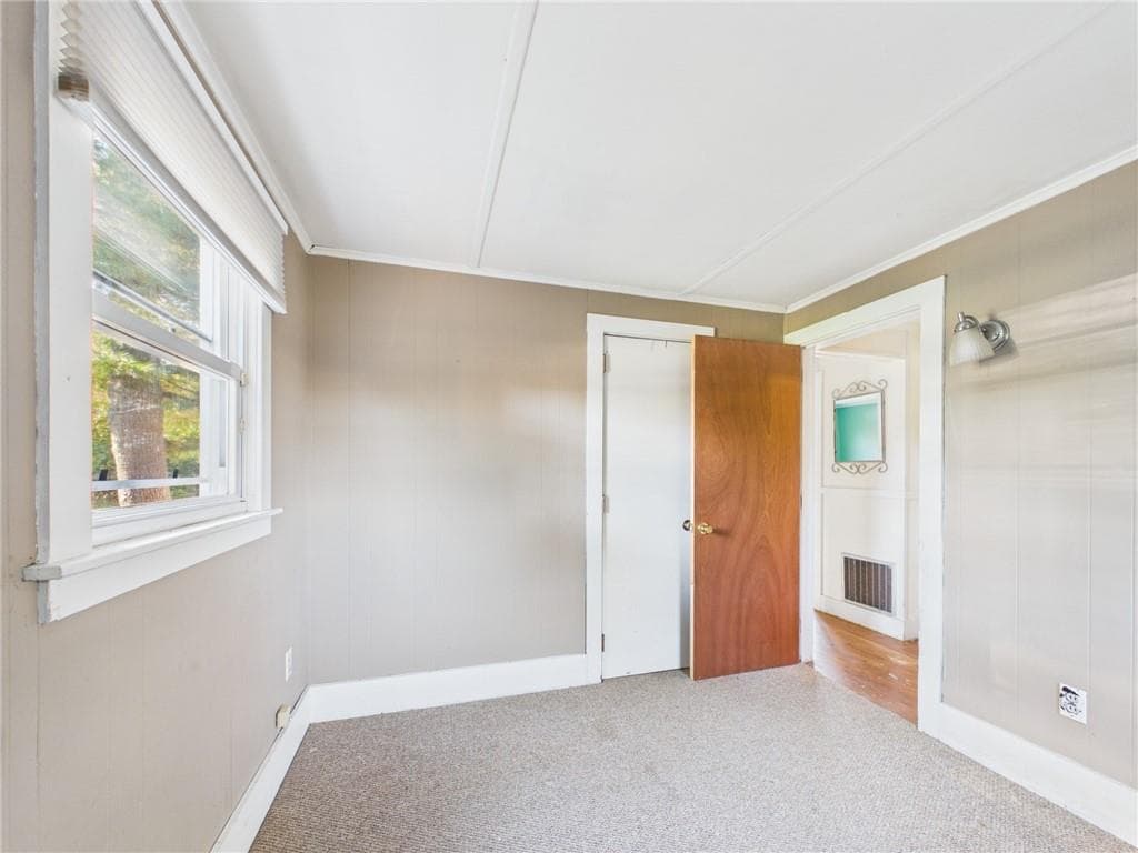Single Family Residence at 39 Green Kinyon Driftway, Narragansett, photo 15 of 25