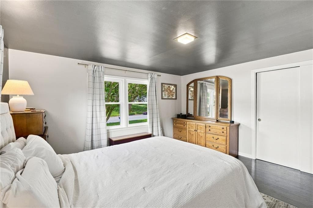 Single Family Residence at 8 Elmhurst Drive, Smithfield, photo 23 of 50