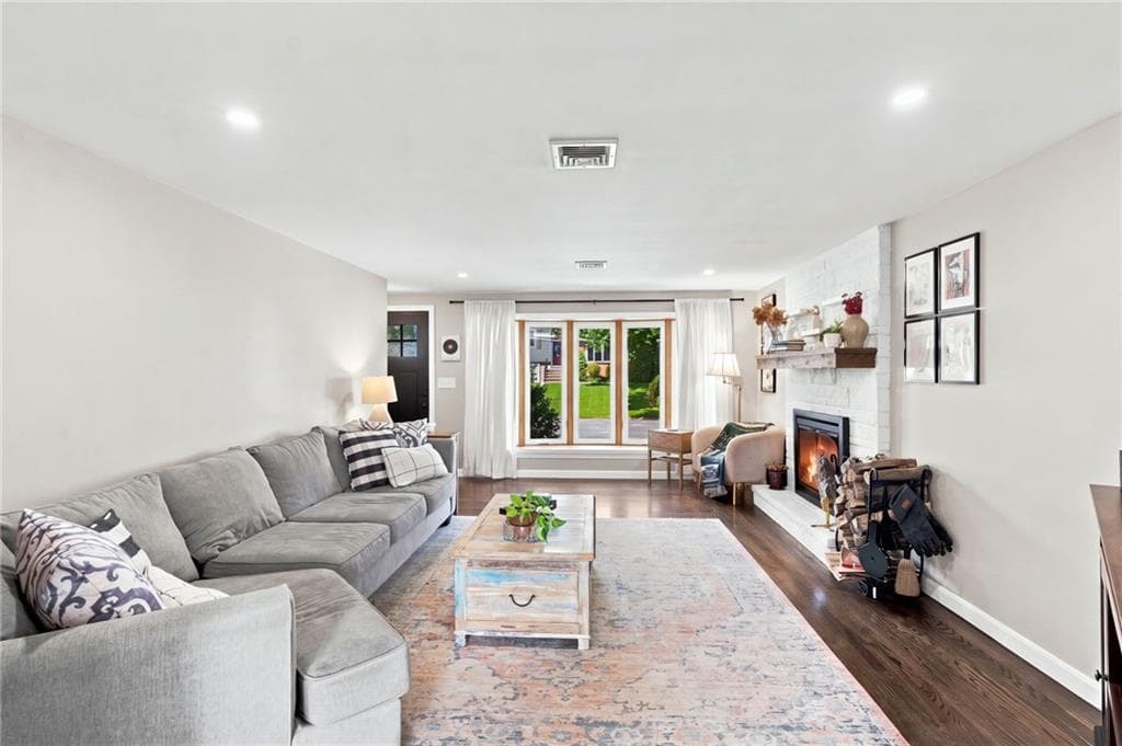 Single Family Residence at 8 Elmhurst Drive, Smithfield, photo 6 of 50