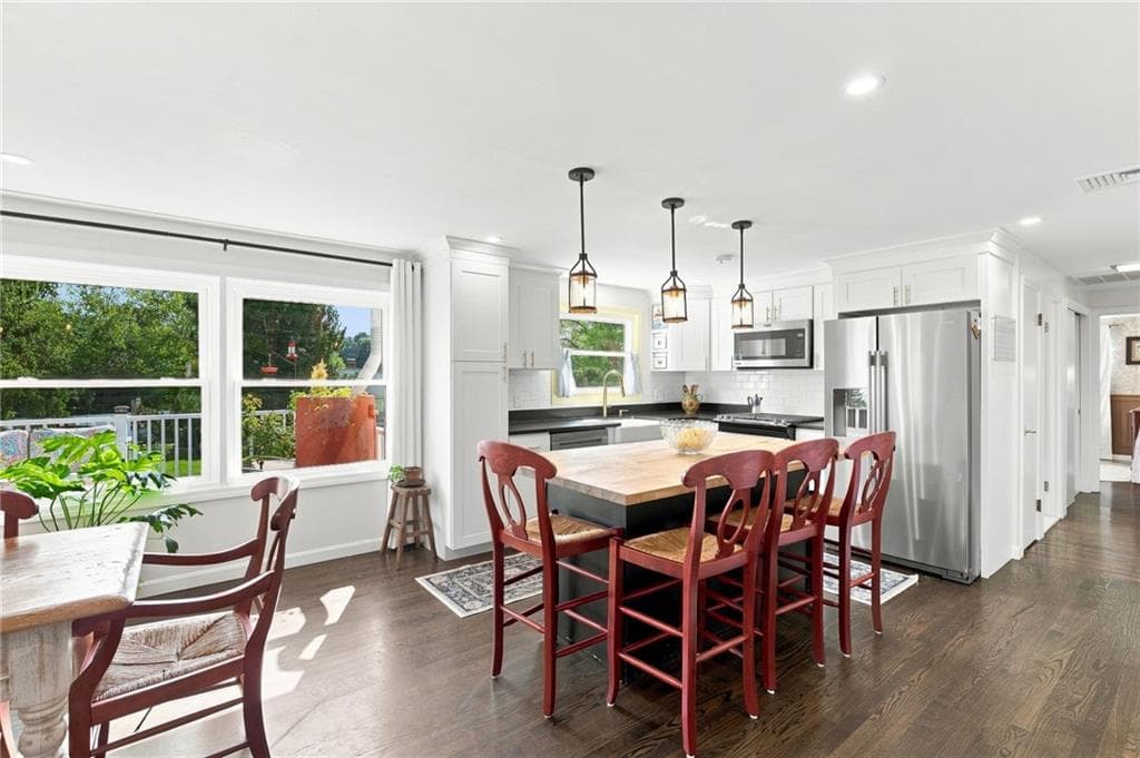 Single Family Residence at 8 Elmhurst Drive, Smithfield, photo 7 of 50