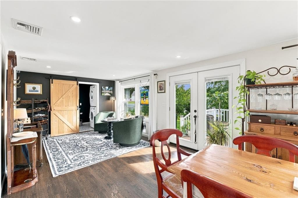 Single Family Residence at 8 Elmhurst Drive, Smithfield, photo 14 of 50